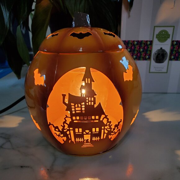 Scentsy Paranormal Pumpkin Warmer - Picture 1 of 16